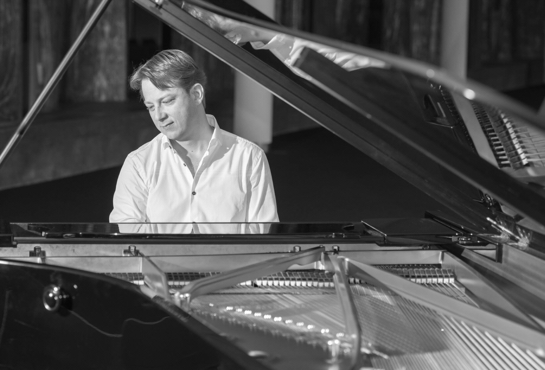 Pianist Luenen: Pianist und Klavierspieler für Ihre Hochzeit in Luenen